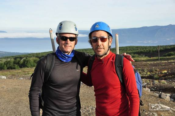 Com o Haroldo na base do vulcão Villarrica, região de Pucón, no sul do Chile, 22 anos depois de termos subido o vulcão pela primeira vez